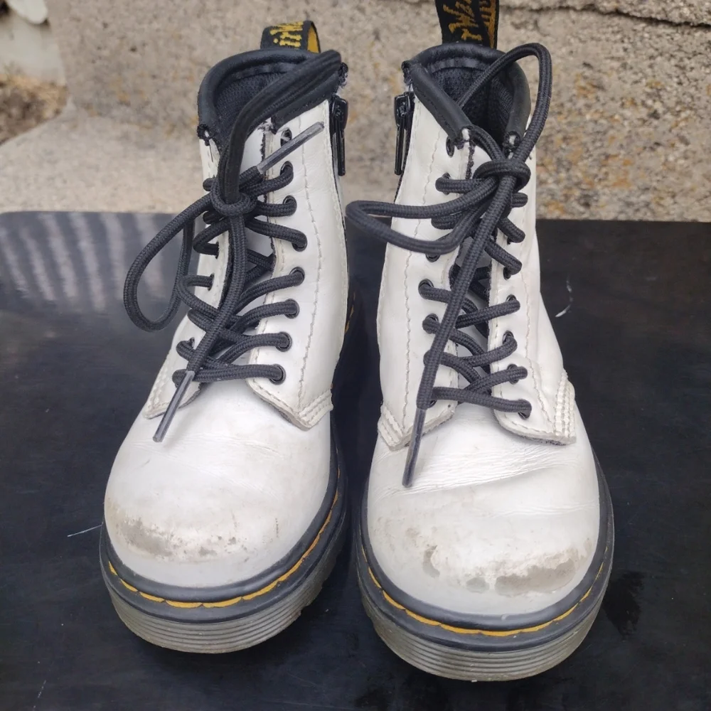DOC DR. MARTENS Kids Boots US Size 7 EU 23 White Zip/Laces 1460T. Very Good